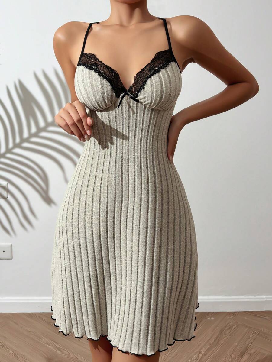Camisón de pijama con borde de lechuga de encaje a contraste